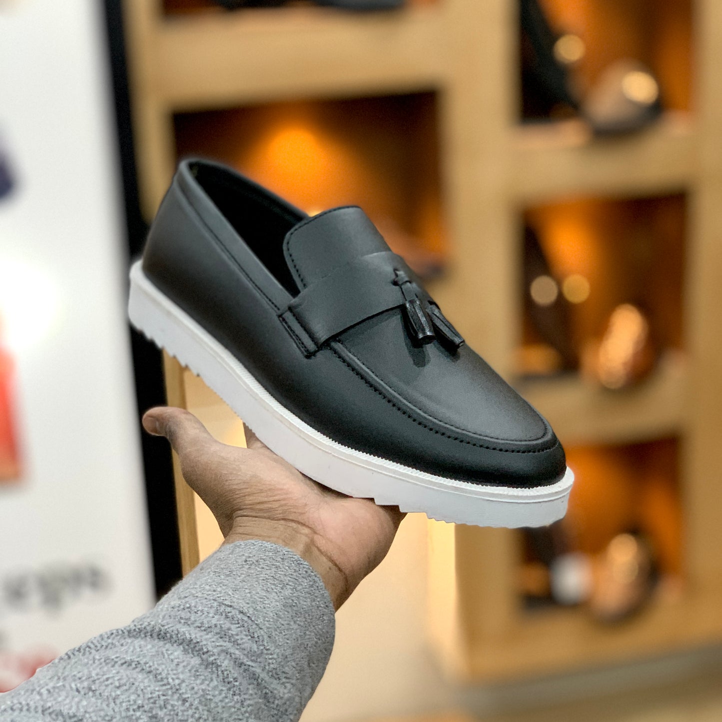 TRD-HiES-TASSEL BLACK